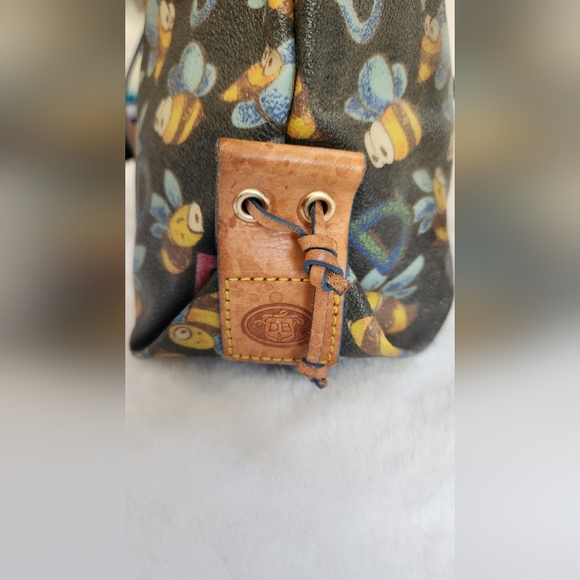 Dooney & Bourke Vintage Retired Print Black Bumble Bee Purse - Picture 4 of 16